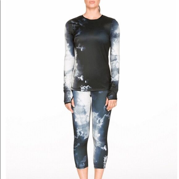 Industry Clothing Drizzle Long Sleeve T Large NWT - Picture 2 of 3